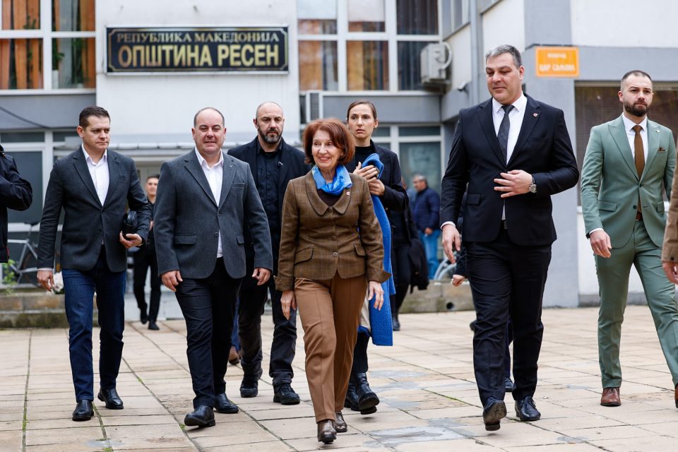 „Заштитата на Преспанското Езеро треба да биде највисок приоритет“ – Сиљановска-Давкова во работна посета на Ресен