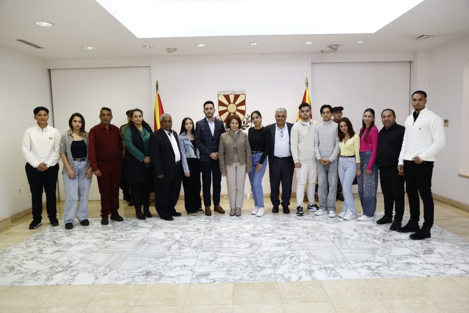 Сиљановска-Давкова по повод Светскиот ден на ромскиот јазик прими припадници на ромската заедница