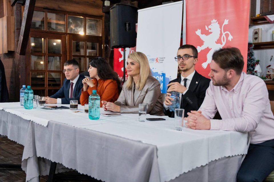 Трајков: Иднината треба да ја градиме заедно со младите