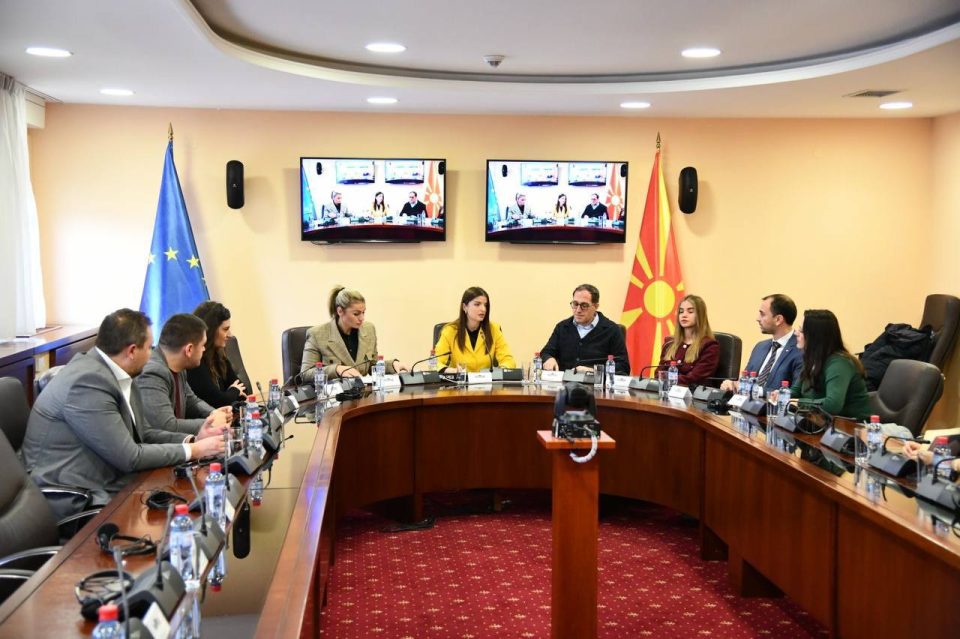 Трајков: Владата го подобрува животот на младите за да ги задржи дома