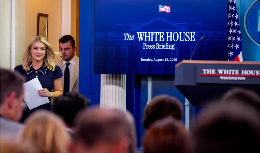 Белата куќа го брани Трамп откако тој и се обрати на новинарка со „прасенце“