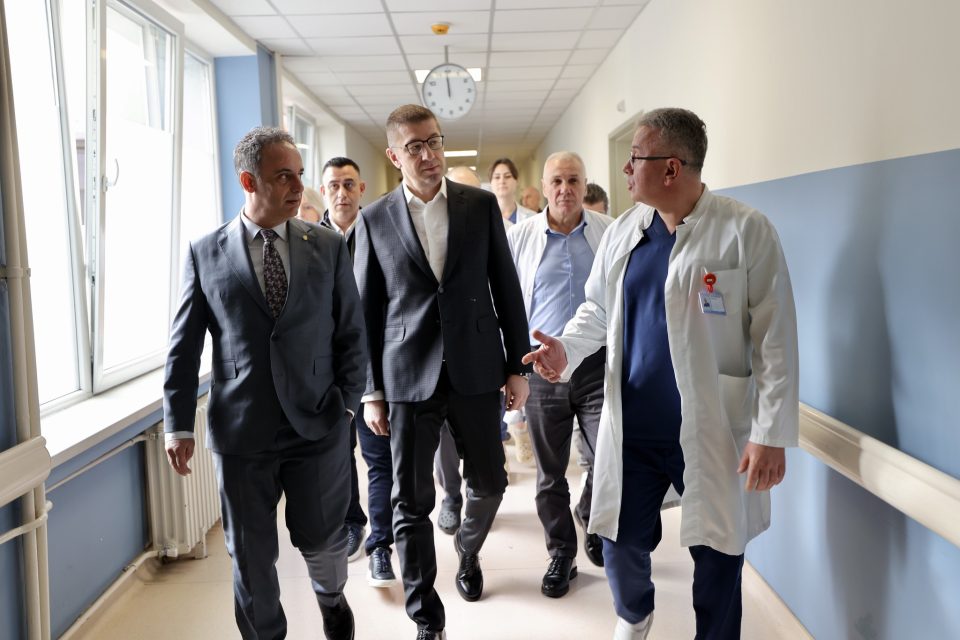 Мицкоски: Вложуваме во здравствениот систем, набавивме магнетна резонанца и друга апаратура за Клиниката за хируршки болести „Св. Наум Охридски“