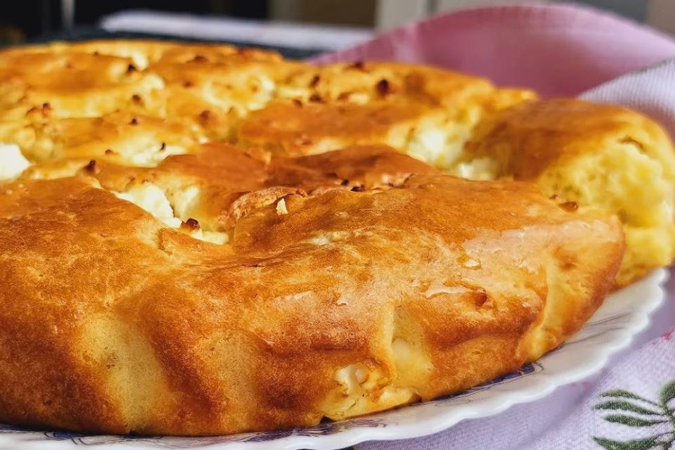 ВИДЕО: Погача без квасец со сирење и павлака