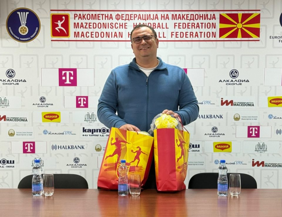 РФМ: Успешно реализирана донација на по 10 ракометни топки за машките и женски клубови (ФОТО)