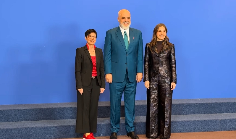 Кос: Посветени сме на вклучување на Албанија во Европската Унија