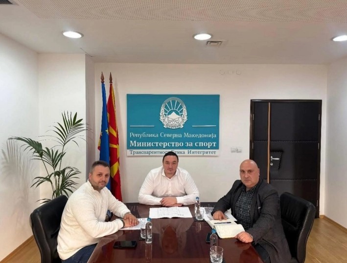 Целосна реконструкција на две спортски сали во Кочани