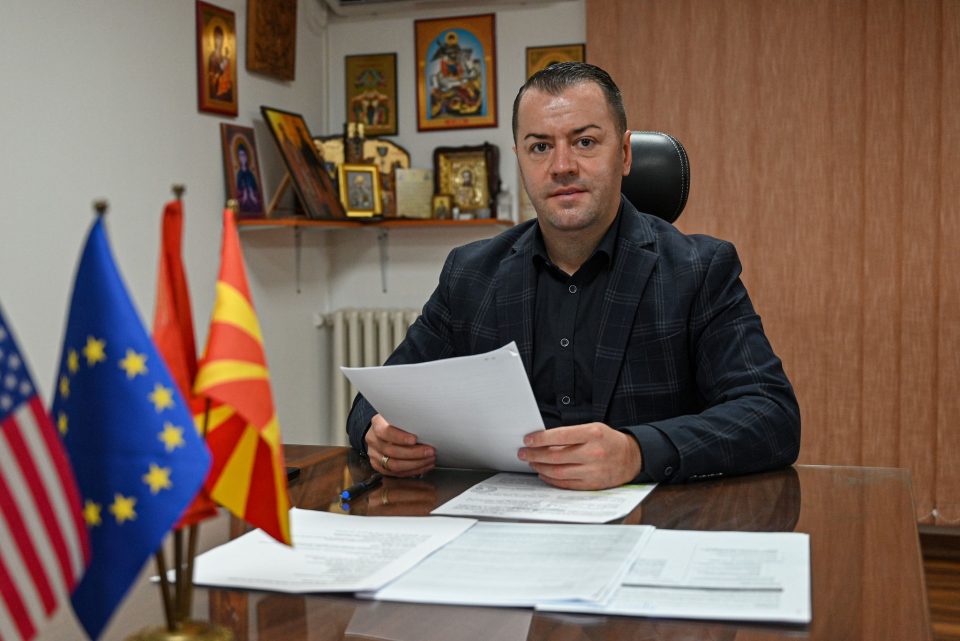 Стефковски: Започна исплатата на надомест за првачиња, новороденчиња и еднократна парична помош