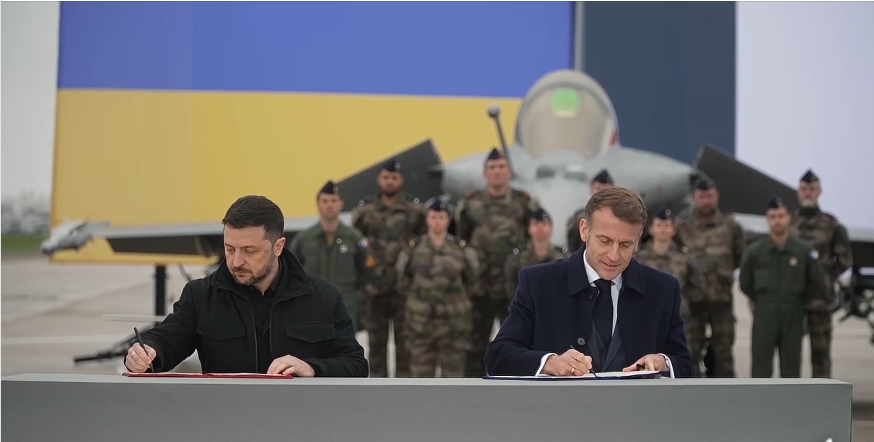 Макрон-Зеленски со „дил“ од неколку милијарди: Украина купува 100 борбени авиони од Франција
