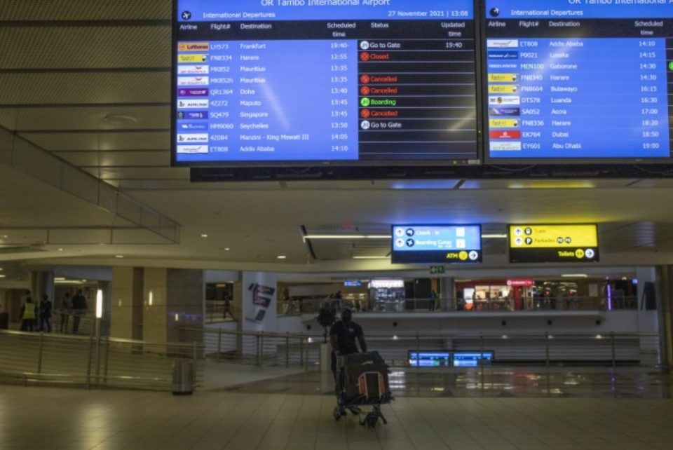 Повеќе од 150 Палестинци биле држени во авион во Јужна Африка околу 12 часа