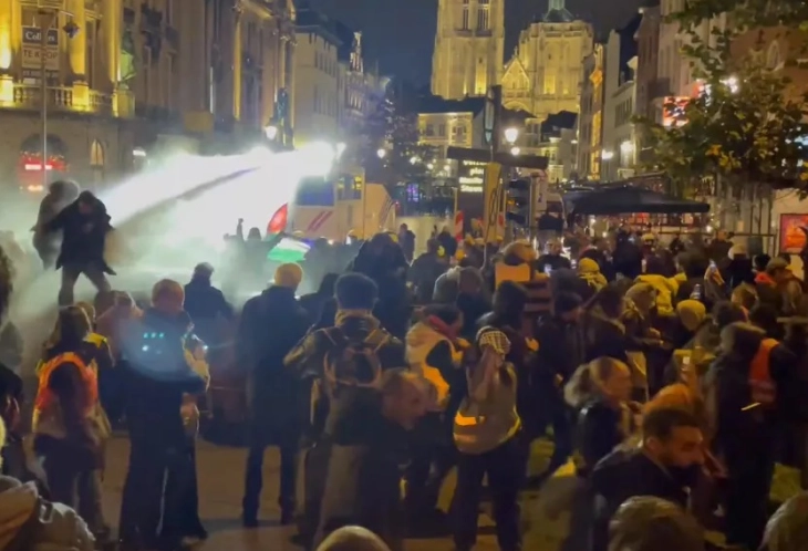 Неколкумина уапсени при судири меѓу полицијата и пропалестински демонстранти во Антверпен