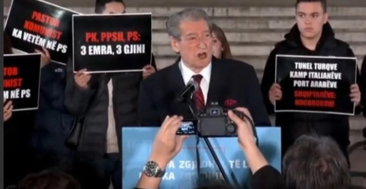 Албанската опозиција на протест пред владата во Тирана: Денеска сме пред зградата на државниот криминал