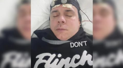 Пејачот Бојан Томовиќ роденденот го прослави во болница (ФОТО)