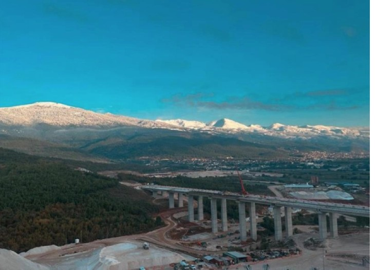 Во изградбата на автопатите на коридорите 8 и 10д во септември ангажирани 2277 лица