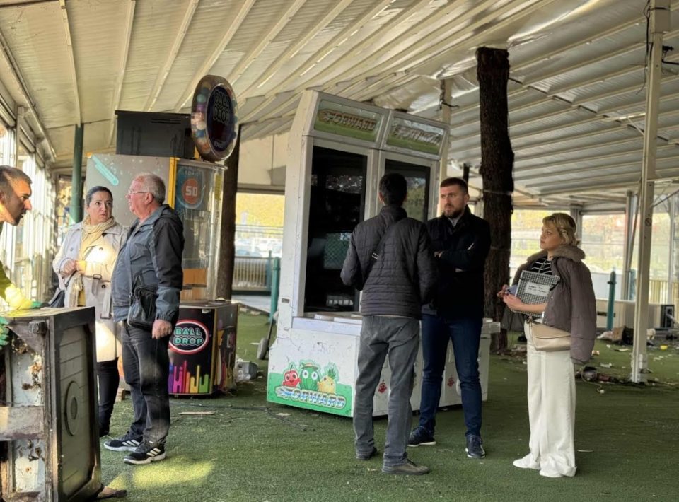 Тревникот до „Капитол мол“ се ослободува, им се враќа на граѓаните со ново игралиште и урбана опрема