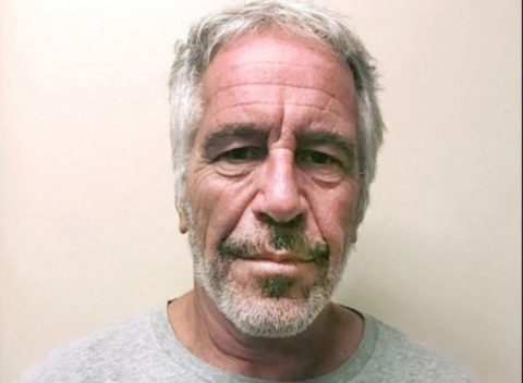 Докторката што ја извршила обдукцијата на Епштајн открива зошто веднаш не заклучила дека станува збор за самоубиство