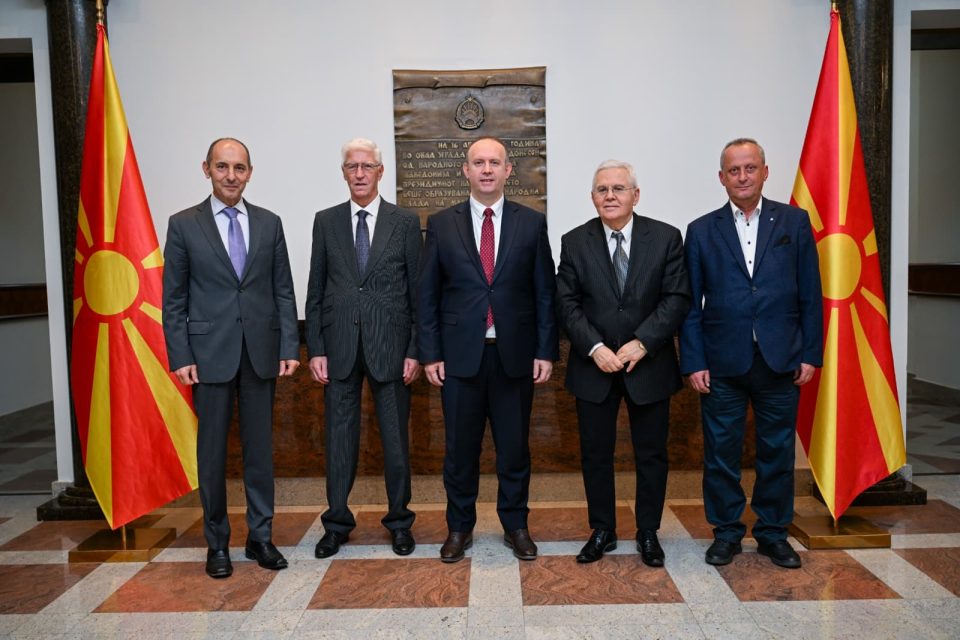 Средба на претседателот Гаши со досегашните претседатели на Собранието