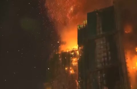 Полицијата во Хонг Конг уапси маж поради објави за смртоносниот пожар