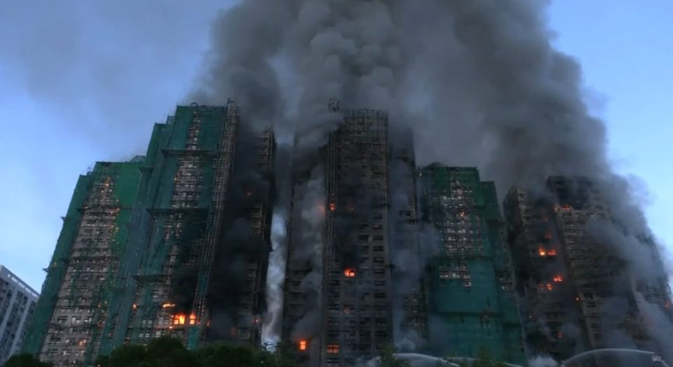 ВИДЕО: Најмалку 44 загинати во големиот пожар во Хонг Конг