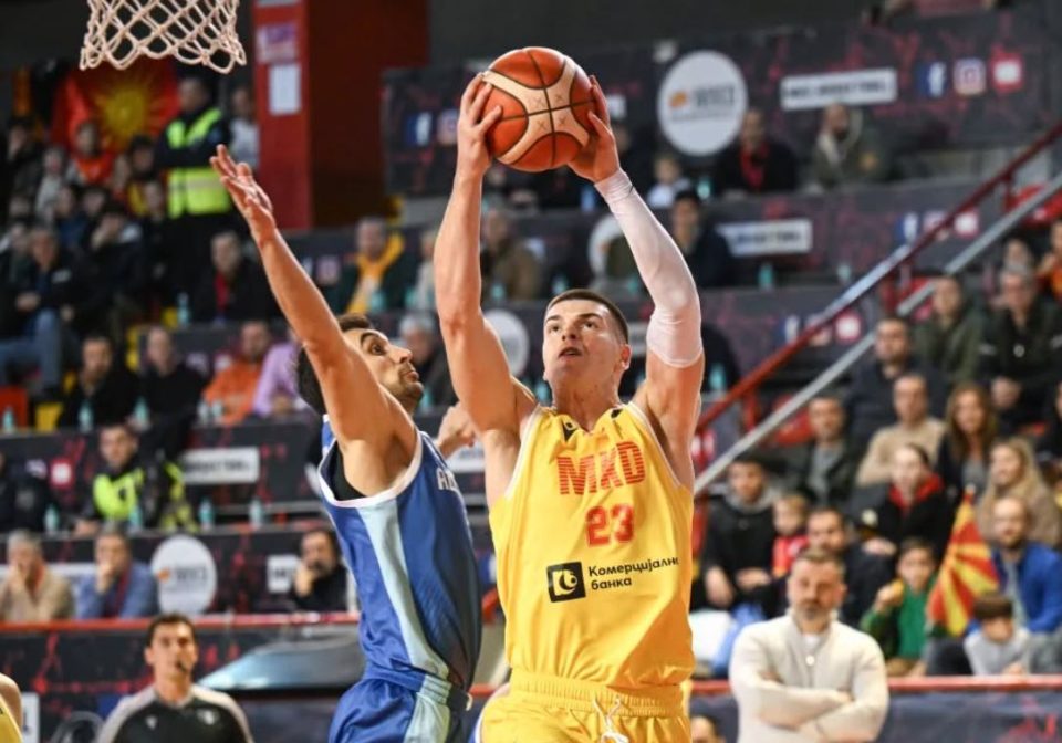 Триумф на македонските кошаркари против Азербејџан: Јакимовски и Стојановски со „дабл-дабл“ ефект