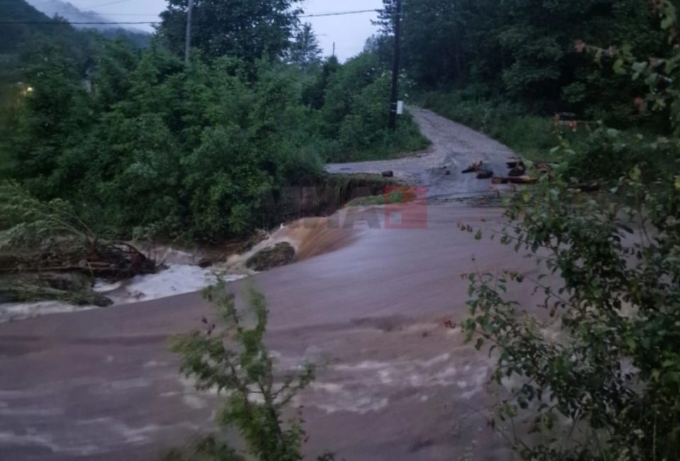 Надојдена Калковска Река, сообраќајот пренасочен
