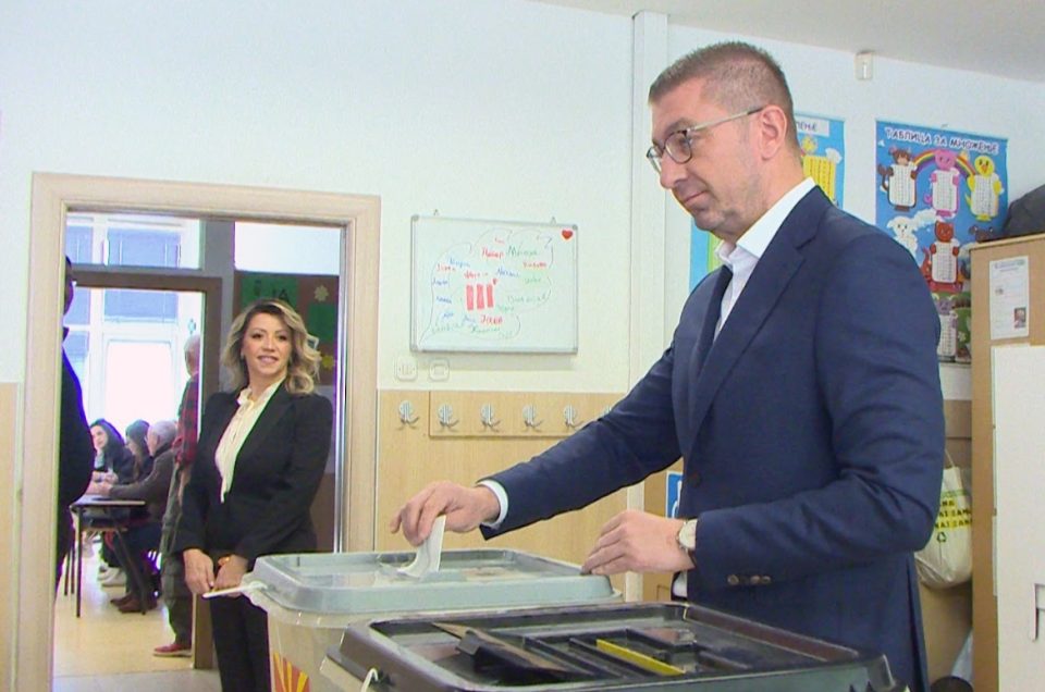 Мицкоски: Ова е ден кога народот зборува, ден кога секој од нас има еднаква тежина, чест и одговорност