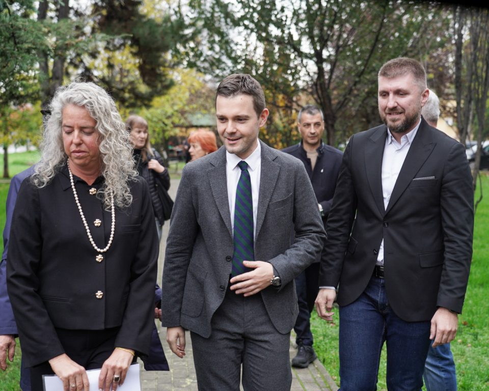 Муцунски: Аеродром доби ново детско игралиште – донација од Државата Израел