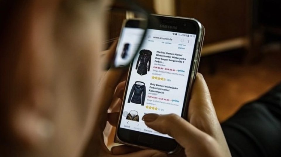 Над 60 проценти од жителите на ЕУ лани купувале онлајн