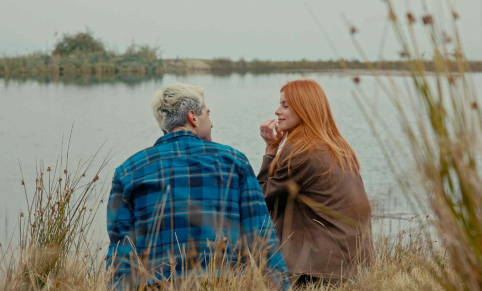 Нова музичка приказна од „Артист бенд“: Љубовта во „Моја посебна“ оживува на екран (ВИДЕО)