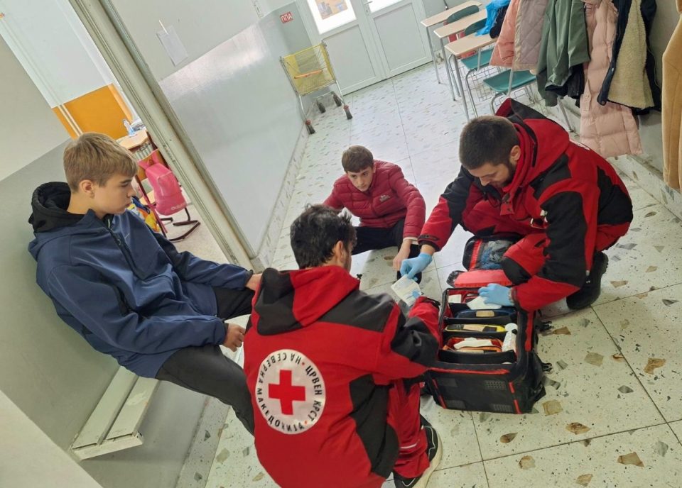 Безбедноста пред сè: Показно–тактичка вежба за гаснење пожар и евакуација во училиште во Аеродром