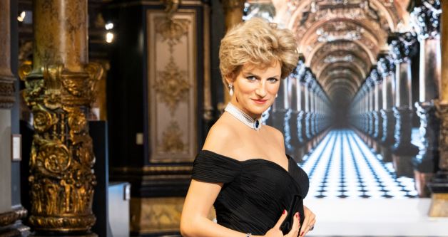 ВИДЕО: Нова восочна фигура на принцезата Дајана во нејзиниот „одмазднички“ фустан