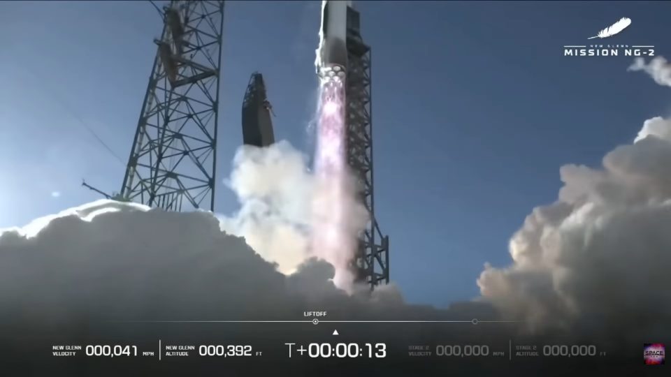 РАКЕТАТА „ЊУ ГЛЕН“ УСПЕШНО ПОЛЕТА КОН МАРС Спектакл на небото и воодушевување во компанијата „Блу ориџин“ на Безос