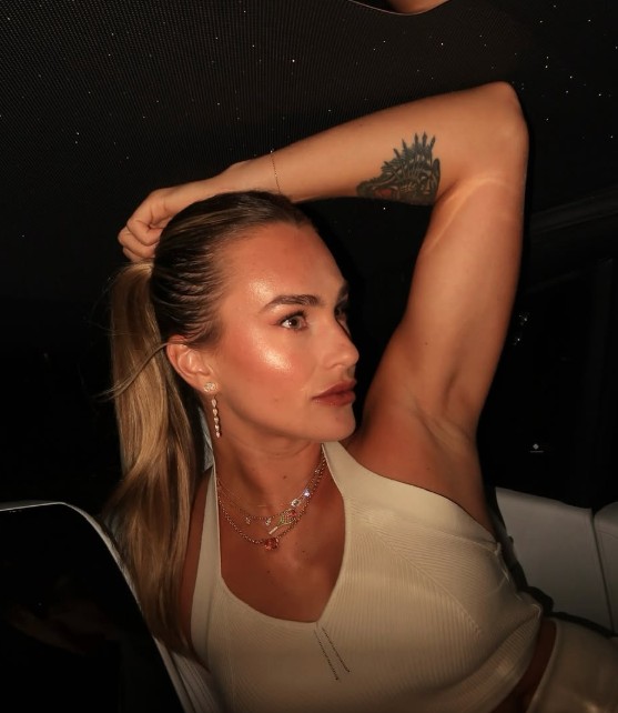 ФОТО: Сабаленка не престанува да провоцира, жешки бикини слики од песочните плажи