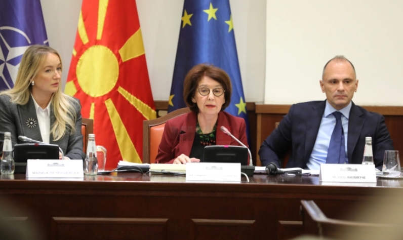 Сиљановска-Давкова: ЕУ немаше јасна стратегија за Балканот, доцнеше зад САД, а и денес преферира двојни стандарди