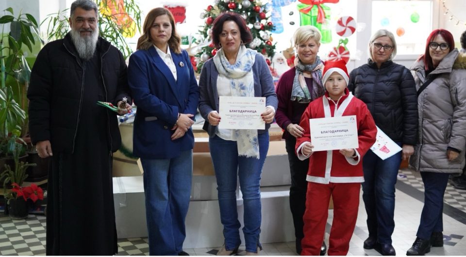 Новогодишни пакетчиња за децата од ОУРЦ ,,Д-р Златан Сремец“, ДУРДМОВ „Димитар Влахов“ и од ООУ „Кузман Јосифовски-Питу“