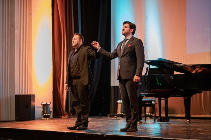 Импресивна изведба на шпанскиот тенор Елаис и италијанскиот пијанист Барбаџелата на новогодишниот концерт на „Охридско лето“