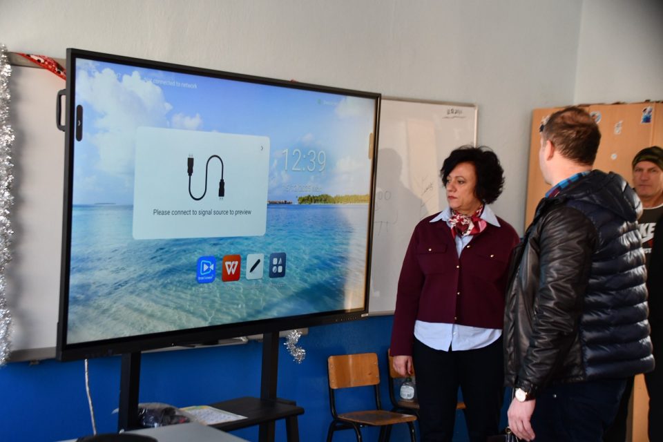 Стаменкоска Трајкоска на увид во реконструктивните зафати во ООУ „Партенија Зографски“