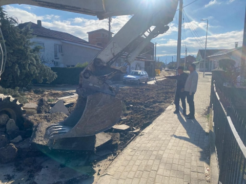 Реконструкција и нов асфалт на дел од главната улица во Василево