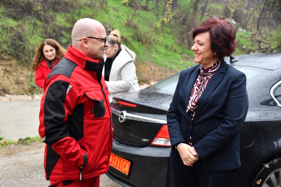 Стаменкоска Трајкоска и Црвен Крст со хуманитарни пакети за семејства во социјален ризик