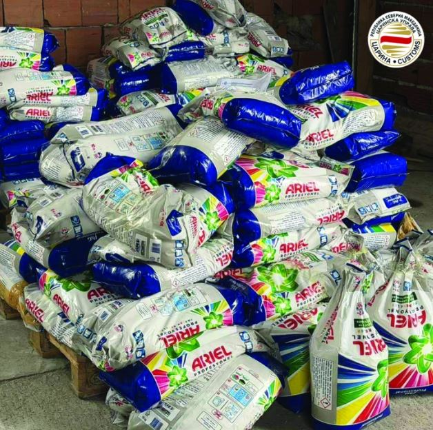 Спречен обид за шверц на 2 тона фалсификат прашок за перење штетен по здравјето на граѓаните