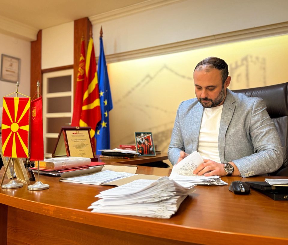 Потпишани решенијата: Скопјани добиваат субвенции за инвертер клима уреди