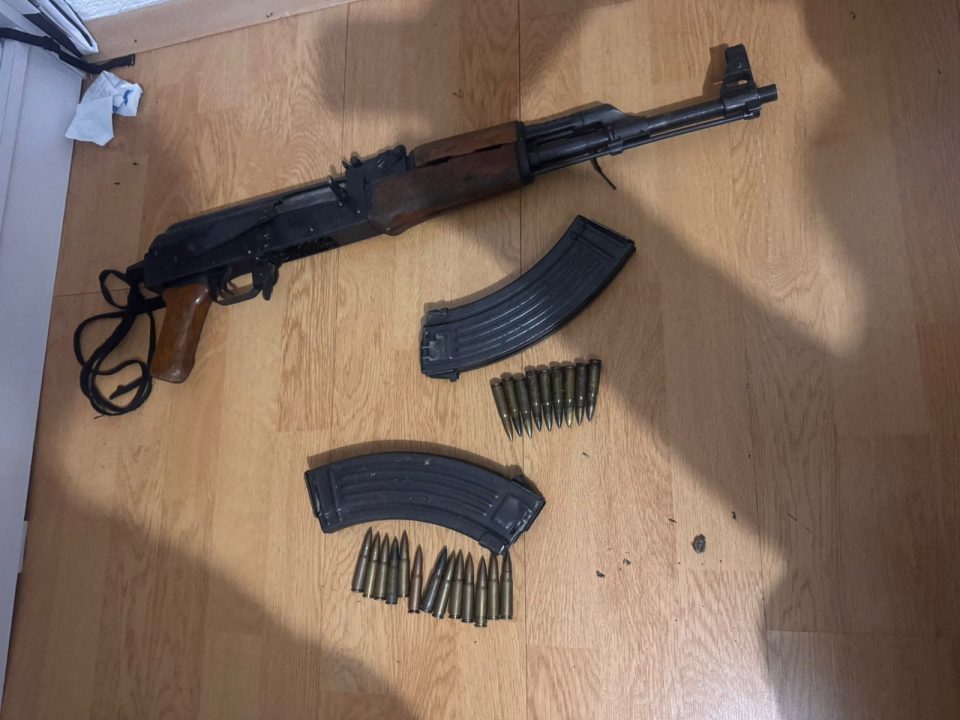 Претрес во тетовско, пронајдени дрога, оружје и муниција