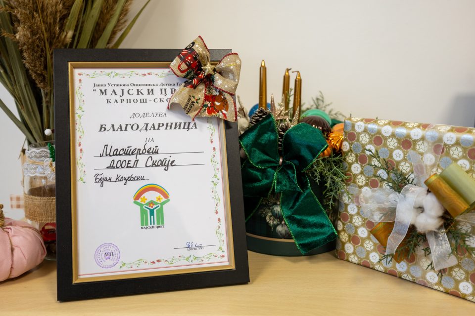 Градинката „Мајски цвет“ во Тафталиџе доби вредна донација од инвертер клима уреди и 250 новогодишни пакетчиња