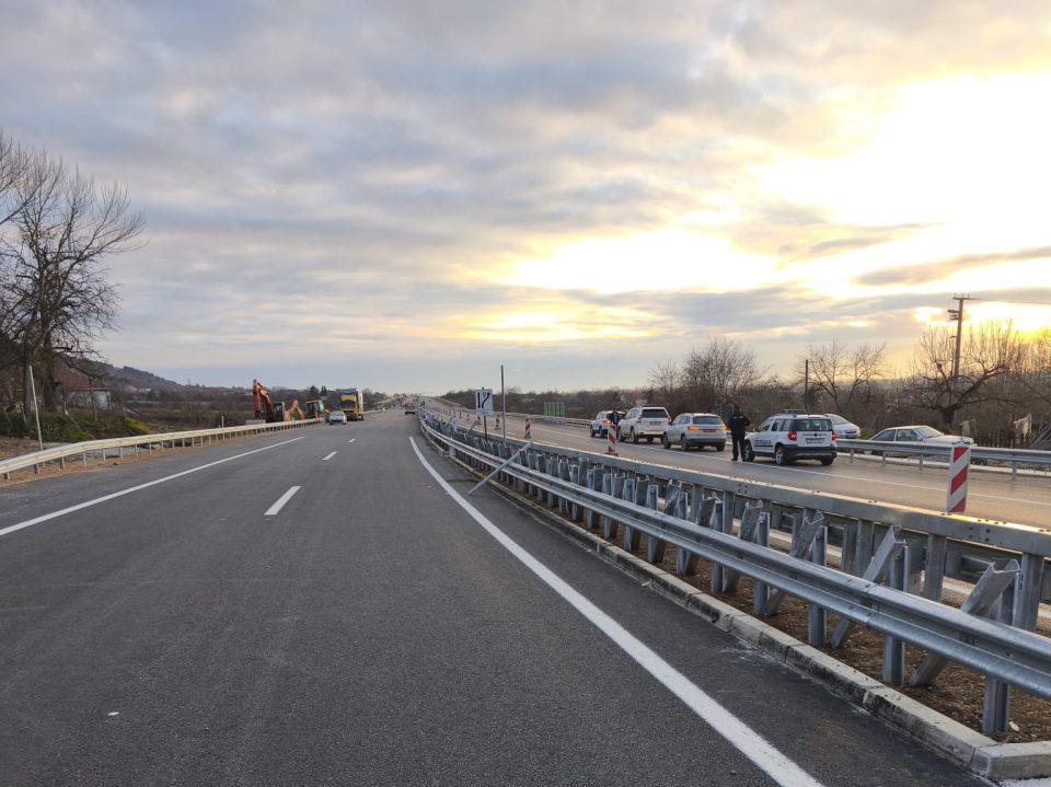 Трајановски: Со забрзано темпо се работи на асфалтирање на главната траса за изградба на клучка Требениште