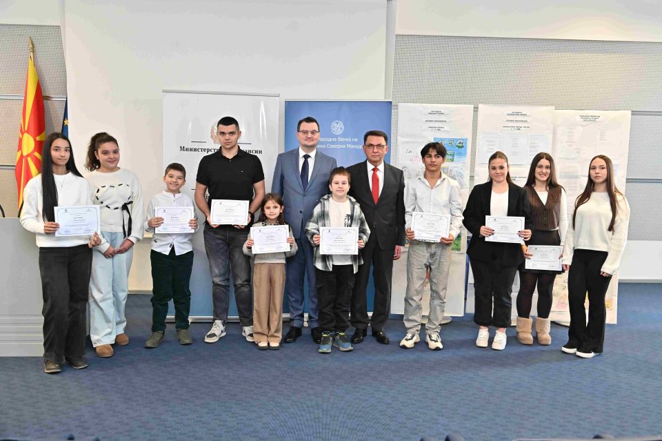 Доделени наградите од Конкурсот за ликовна и литературна творба по повод Светскиот ден на штедењето