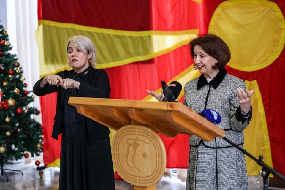 Сиљановска-Давкова на Меѓународниот ден на лицата со попреченост во посета на училишнот ресурсен центар „Партенија Зографски“