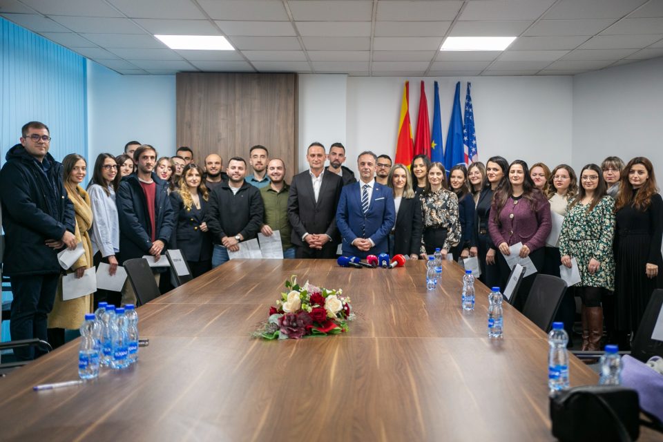 Доделени решенија за вработување на 28 специјализанти во тетовската болница