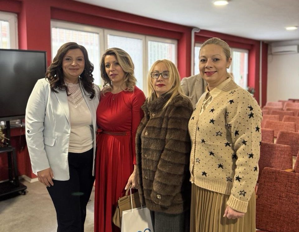 (ФОТО) Андоновска и Мицкоска во посета на Државното училиште за деца и младинци со оштетен вид „Димитар Влахов“