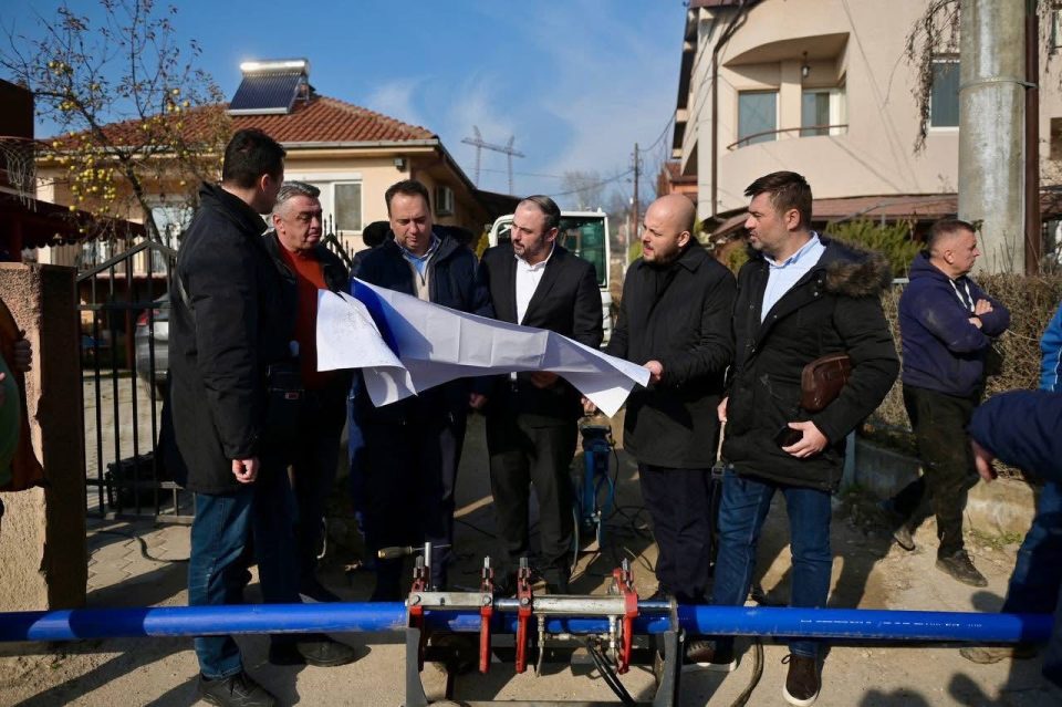 Населбата Бел Камен добива нова водоводна мрежа, со што се решава долгогодишниот проблем со водоснабдувањето.