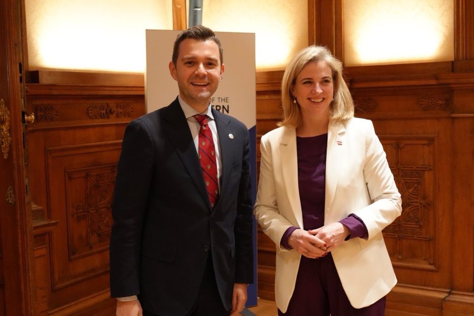 Муцунски: Политичките блокади го поткопуваат кредибилитетот на проширувањето