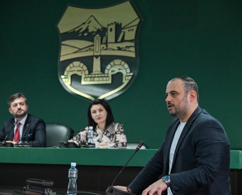 Ѓорѓиевски: Сите средни училишта во Скопје ќе добијат фотоволтаици